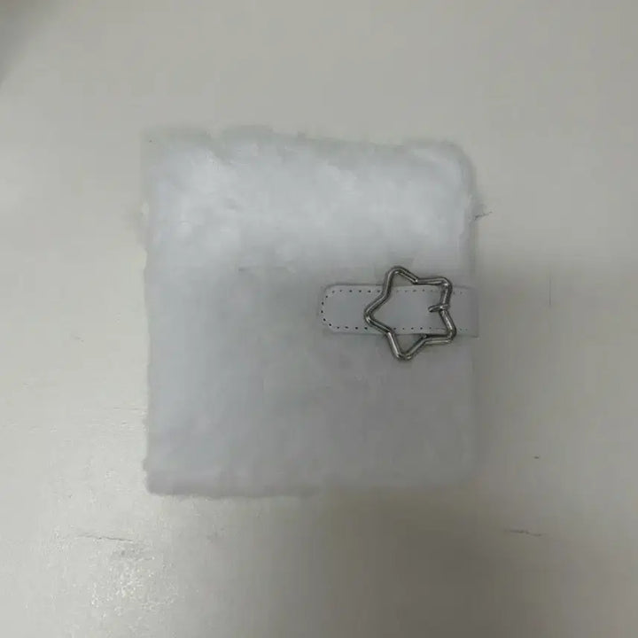 [BUNJANG] White Fur Binder / 털 바인더