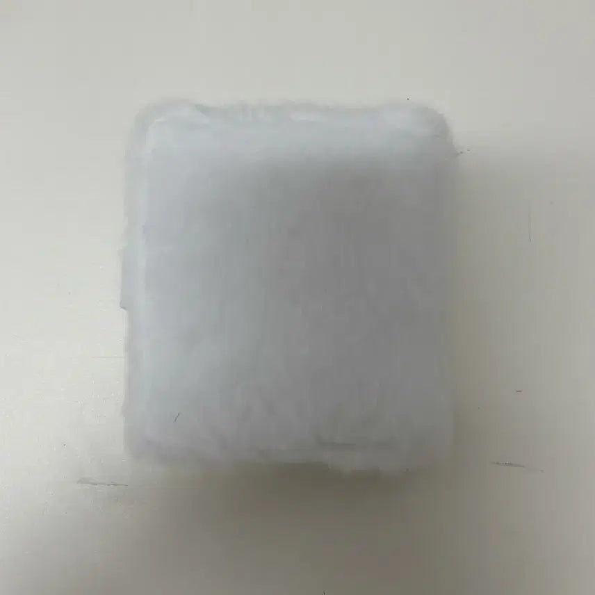 [BUNJANG] White Fur Binder / 털 바인더