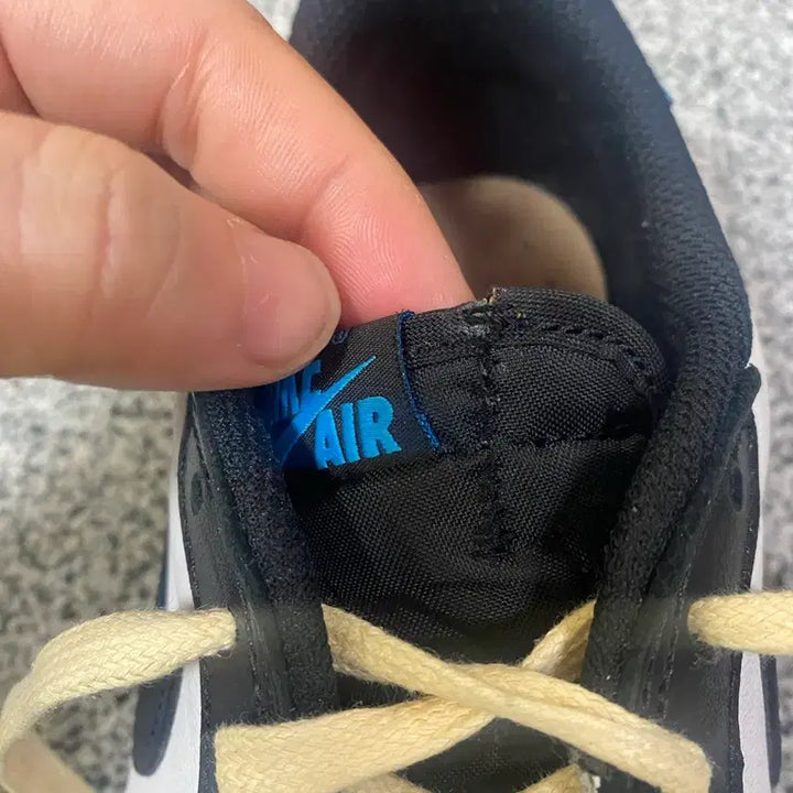 [BUNJANG] Nike Jordan 1 OG Black and Powder Blue Sneakers / [NIKE] 나이키 조던1 OG 블랙앤파우더블루 250사이즈