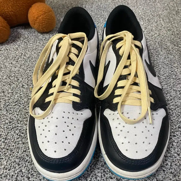 [BUNJANG] Nike Jordan 1 OG Black and Powder Blue Sneakers / [NIKE] 나이키 조던1 OG 블랙앤파우더블루 250사이즈