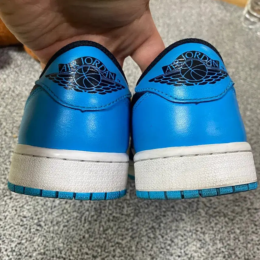 [BUNJANG] Nike Jordan 1 OG Black and Powder Blue Sneakers / [NIKE] 나이키 조던1 OG 블랙앤파우더블루 250사이즈