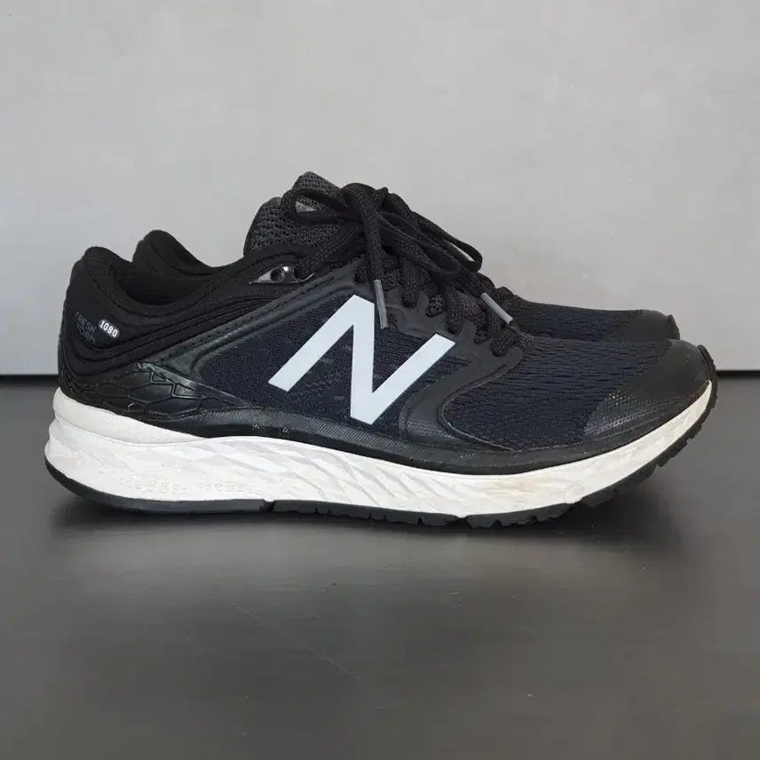 [BUNJANG] New Balance Fresh Foam 1080 v8 Running Shoes / 뉴발란스 Fresh Foam 1080 v8 블랙/화이트 (245)
