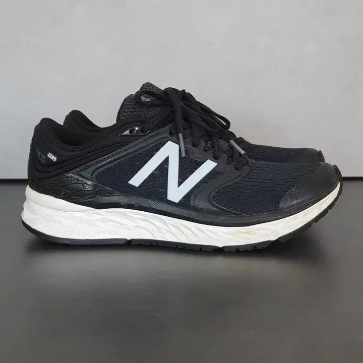 [BUNJANG] New Balance Fresh Foam 1080 v8 Running Shoes / 뉴발란스 Fresh Foam 1080 v8 블랙/화이트 (245)