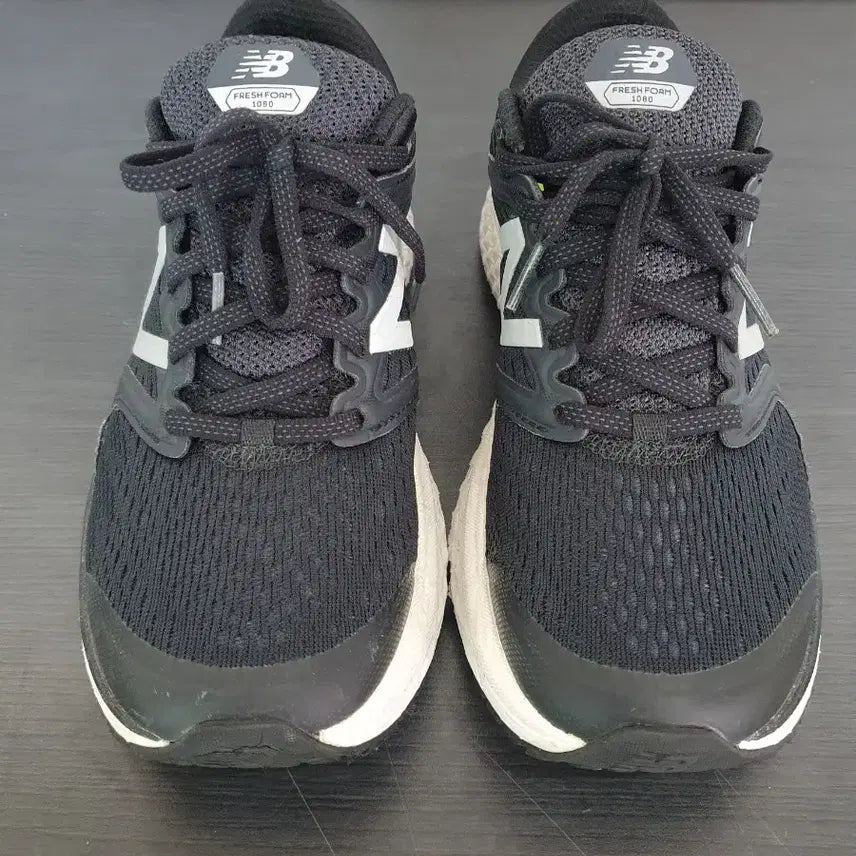 [BUNJANG] New Balance Fresh Foam 1080 v8 Running Shoes / 뉴발란스 Fresh Foam 1080 v8 블랙/화이트 (245)