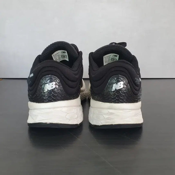 [BUNJANG] New Balance Fresh Foam 1080 v8 Running Shoes / 뉴발란스 Fresh Foam 1080 v8 블랙/화이트 (245)