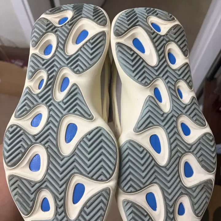 [BUNJANG] Adidas Yeezy 700 V3 Aziel / 이지700 v3 아자엘 285