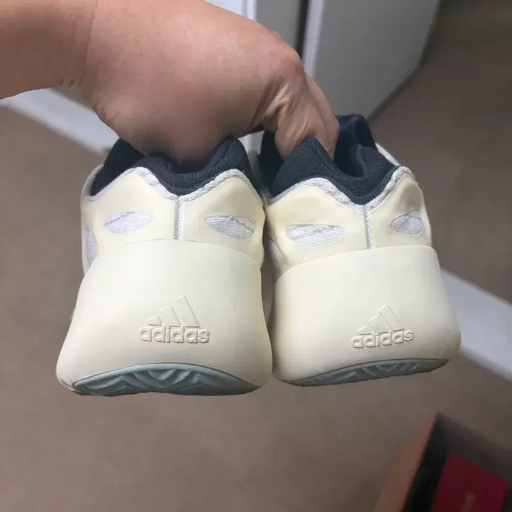 [BUNJANG] Adidas Yeezy 700 V3 Aziel / 이지700 v3 아자엘 285