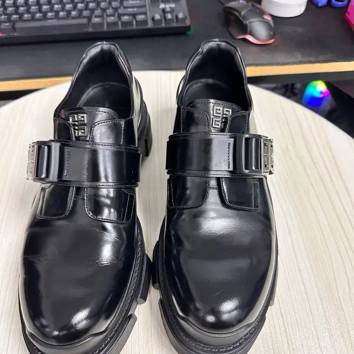 [SOLD OUT] 지방시 4G 버클 블랙 더비슈즈