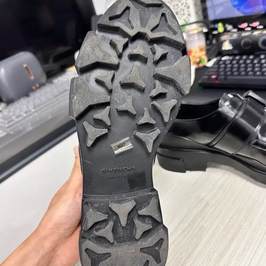 [SOLD OUT] 지방시 4G 버클 블랙 더비슈즈