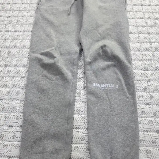 [BUNJANG] Fear of God Essentials Sweat Pants (Size L) / 피어오브갓 에센셜 스웨트 팬츠 32~34