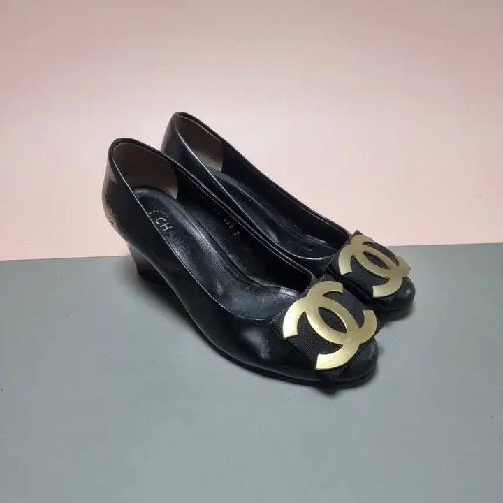 [BUNJANG] Black Logo Ribbon Wedge Heels / 블랙 240 로고 리본 웨지힐 구두
