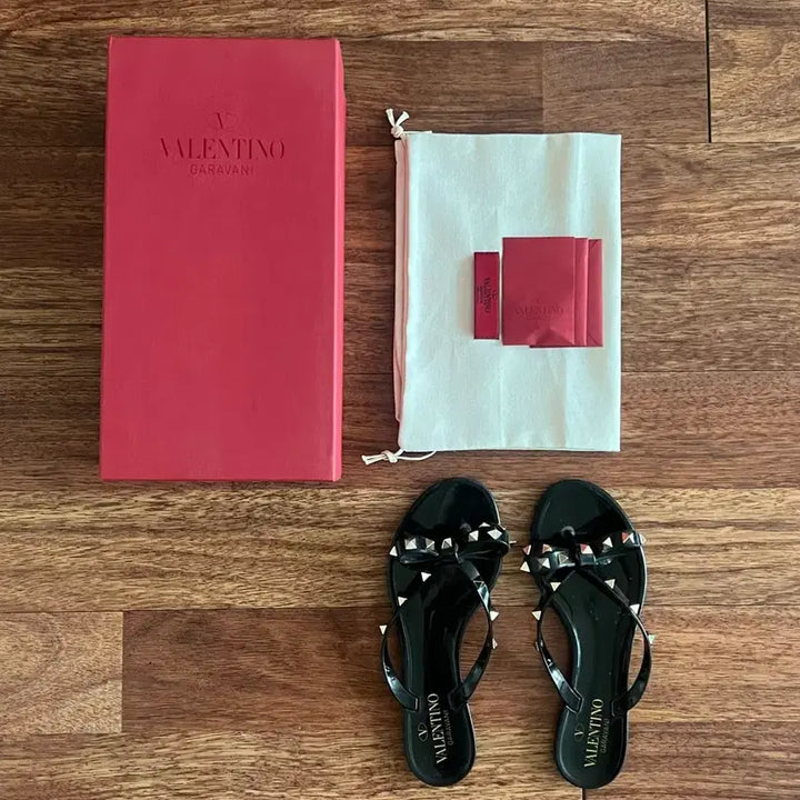 [BUNJANG] Valentino Rockstud Thong Sandals, Size 35 / 발렌티노 락스터드 쪼리 35 풀구성