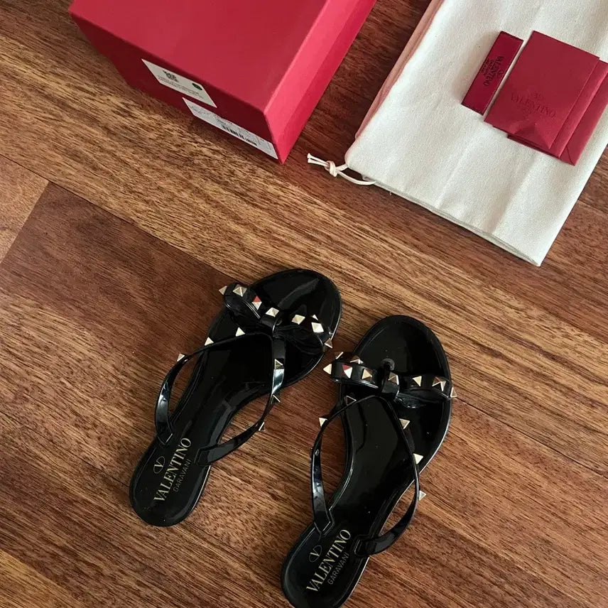 [BUNJANG] Valentino Rockstud Thong Sandals, Size 35 / 발렌티노 락스터드 쪼리 35 풀구성