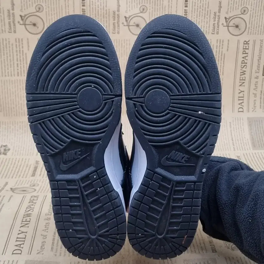 [BUNJANG] Nike Dunk Low Panda Women's Sneakers / 나이키 덩크 로우 범고래 여성스니커즈240