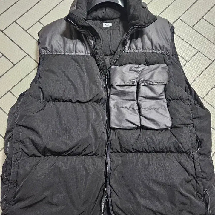[BUNJANG] CP Company Black Padded Vest / CP컴퍼니 블랙 패딩 조끼 110~113 판매합니다