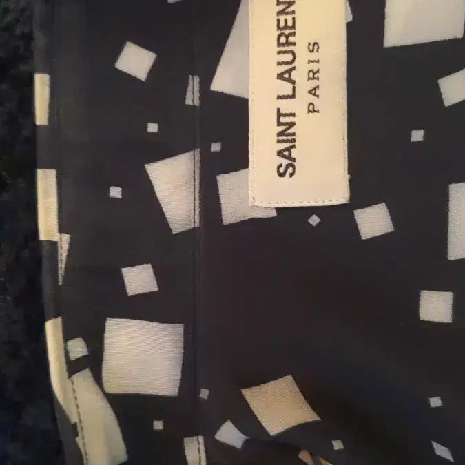 [SOLD OUT] 생로랑 스퀘어 프린트 실크 셔츠