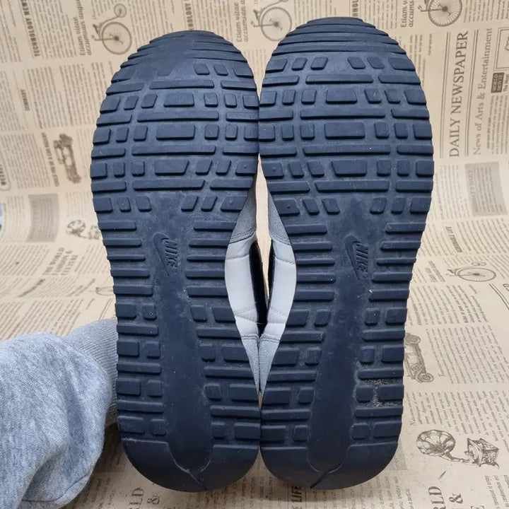 [BUNJANG] Nike Air Vortex Men's Sneakers (270) / 나이키 에어 볼텍스 남성운동화270