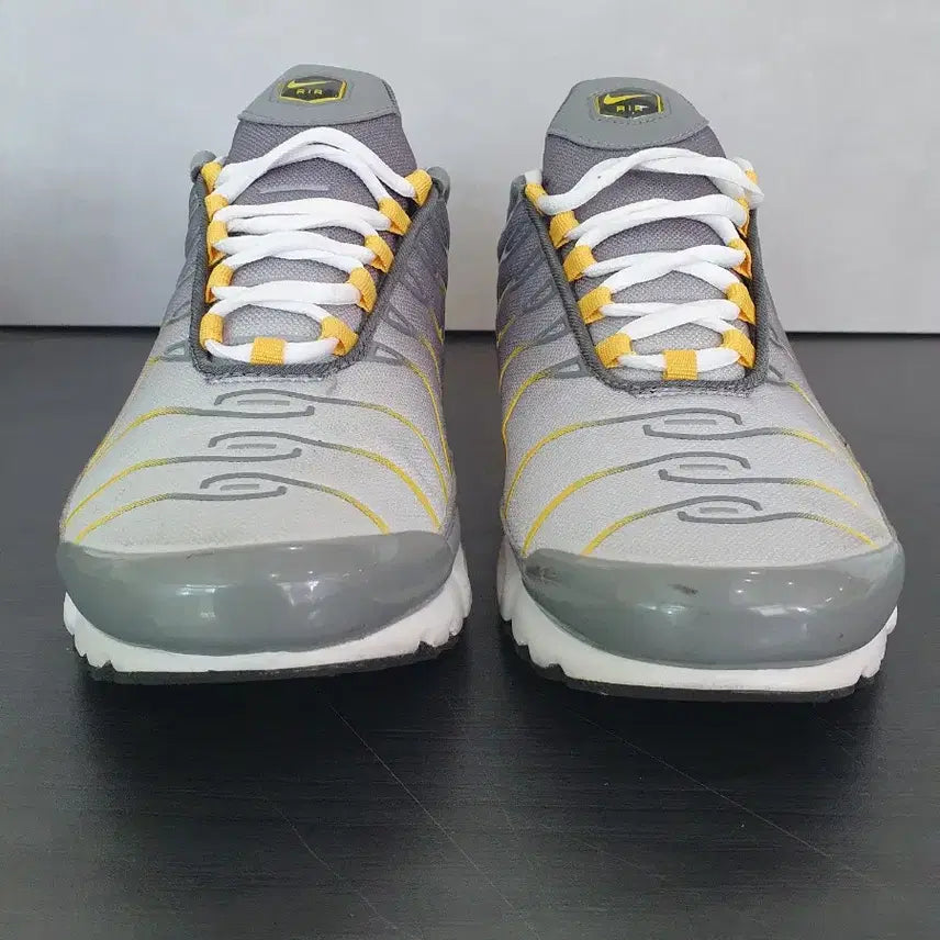 [BUNJANG] Nike Air Max Plus Particle Grey Dark Sulfur Sneakers (280) / 나이키 에어맥스 플러스 파티클 그레이 다크 설퍼 (280)