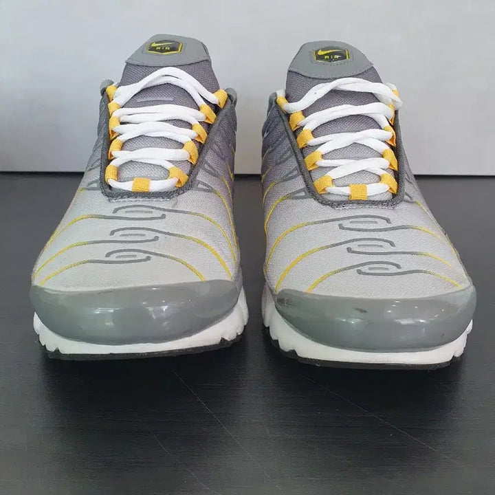 [BUNJANG] Nike Air Max Plus Particle Grey Dark Sulfur Sneakers (280) / 나이키 에어맥스 플러스 파티클 그레이 다크 설퍼 (280)