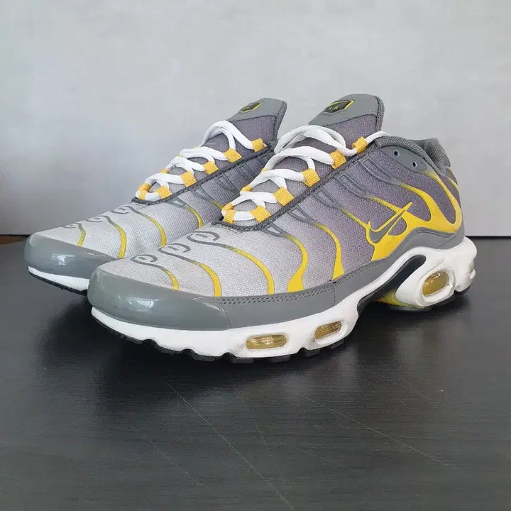[BUNJANG] Nike Air Max Plus Particle Grey Dark Sulfur Sneakers (280) / 나이키 에어맥스 플러스 파티클 그레이 다크 설퍼 (280)