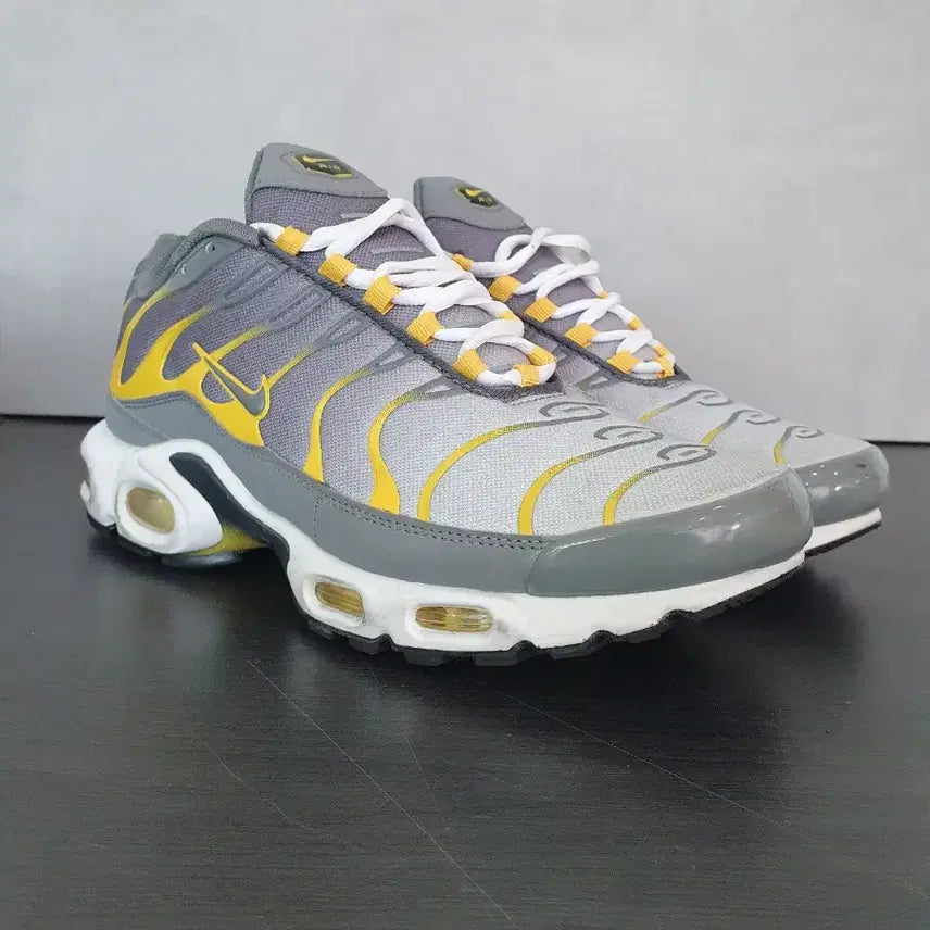 [BUNJANG] Nike Air Max Plus Particle Grey Dark Sulfur Sneakers (280) / 나이키 에어맥스 플러스 파티클 그레이 다크 설퍼 (280)