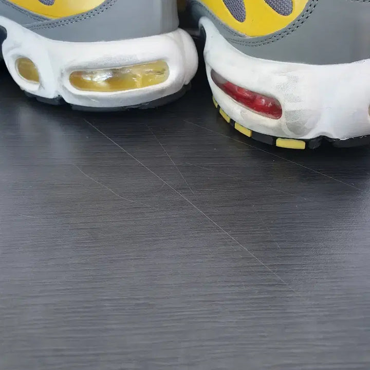 [BUNJANG] Nike Air Max Plus Particle Grey Dark Sulfur Sneakers (280) / 나이키 에어맥스 플러스 파티클 그레이 다크 설퍼 (280)