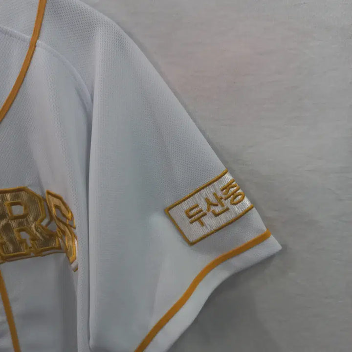 [BUNJANG] Doosan Bears Gold Uniform - Large / 두산베어스 골드유니폼 라지