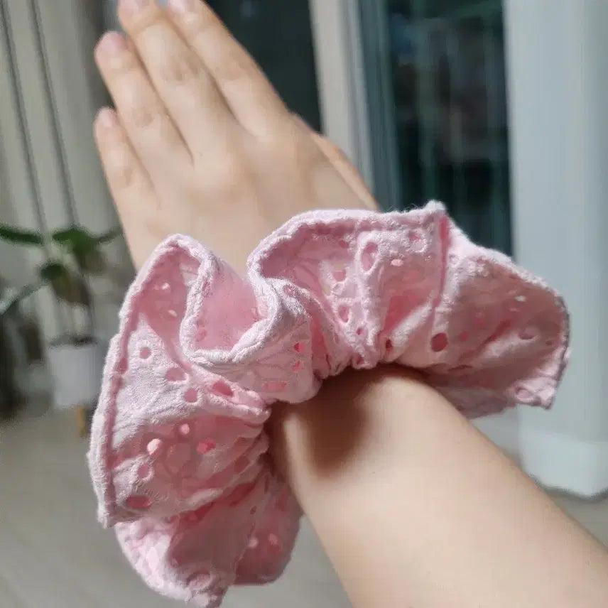 [BUNJANG] Pink Punching Hair Scrunchie / 핑크 펀칭 헤어슈슈