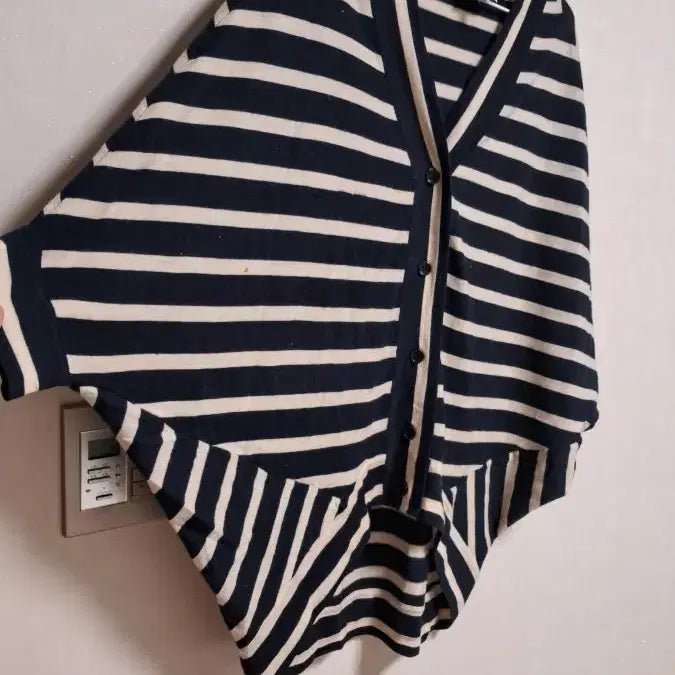 [BUNJANG] BCBG Max Azria White Black Striped Wool Cardigan / 비씨비지 맥스아즈리아  화이트 블랙 스트라이프 가디건 양모