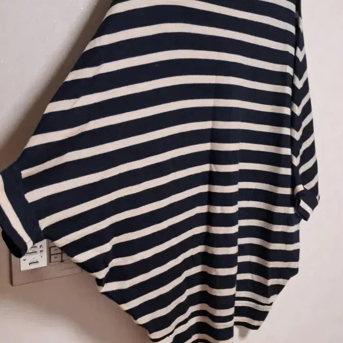 [BUNJANG] BCBG Max Azria White Black Striped Wool Cardigan / 비씨비지 맥스아즈리아  화이트 블랙 스트라이프 가디건 양모