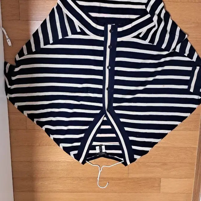 [BUNJANG] BCBG Max Azria White Black Striped Wool Cardigan / 비씨비지 맥스아즈리아  화이트 블랙 스트라이프 가디건 양모