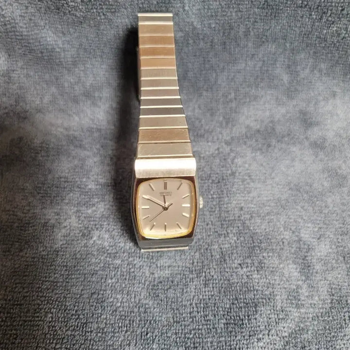 [SOLD OUT] 세이코 80's 빈티지 여성 쿼츠 시계