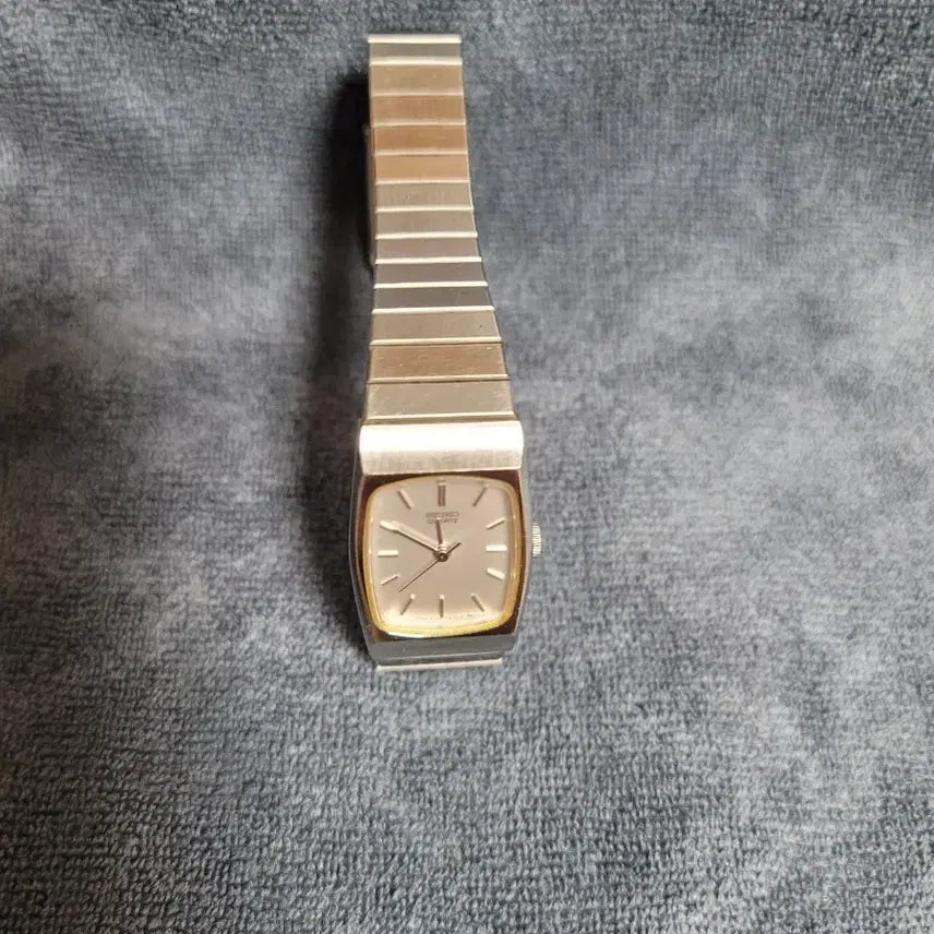 [SOLD OUT] 세이코 80's 빈티지 여성 쿼츠 시계