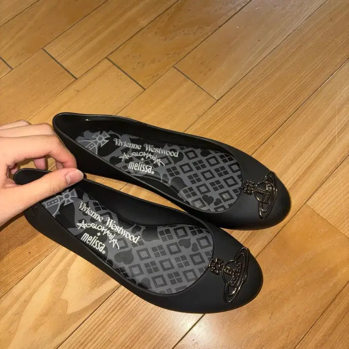[SOLD OUT] 비비안웨스트우드 멜리사 블랙 플랫 슈즈