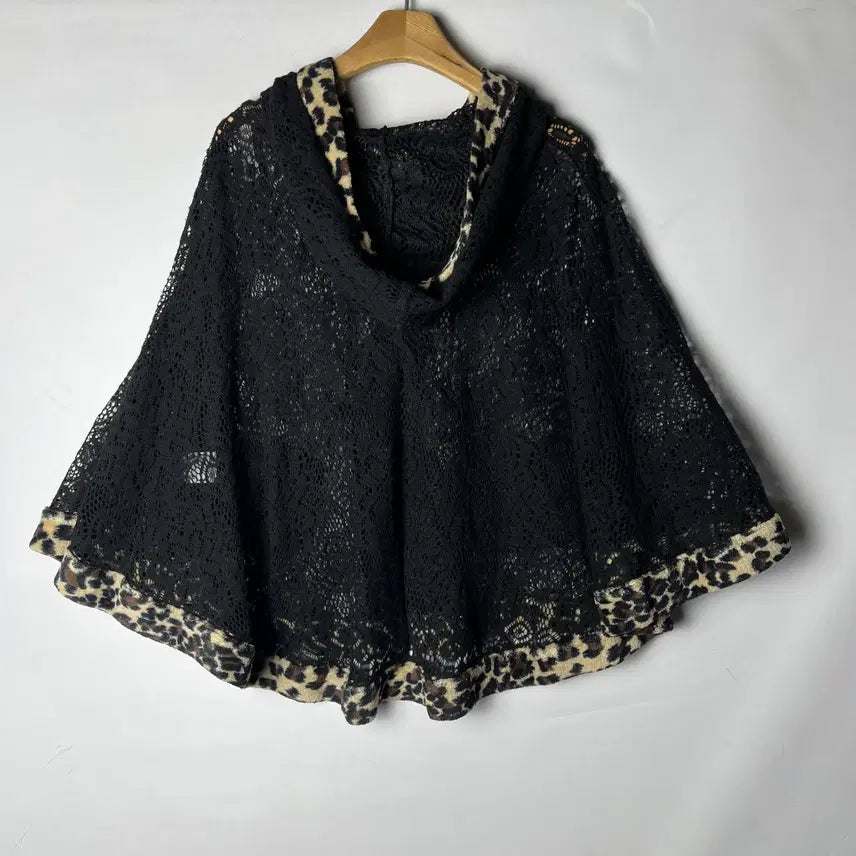 [BUNJANG] AIRLY Momo Leopard Punch Cape / [AIRLY momo] 갸루 레오파드 펀치 케이프