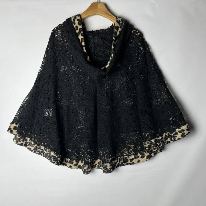 [BUNJANG] AIRLY Momo Leopard Punch Cape / [AIRLY momo] 갸루 레오파드 펀치 케이프