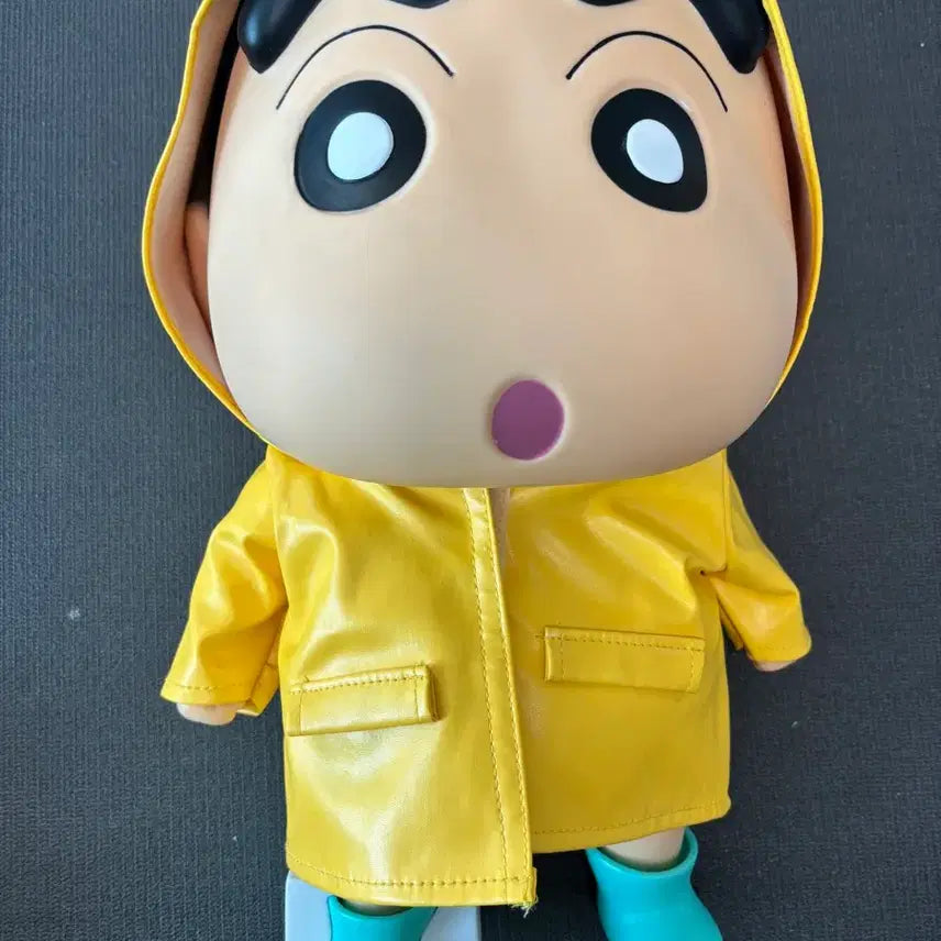 [BUNJANG] Crayon Shin-chan Big Raincoat Figure / (택포)짱구 빅 우비 피규어