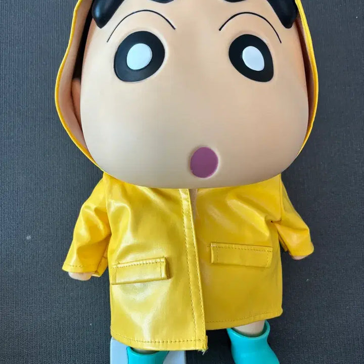 [BUNJANG] Crayon Shin-chan Big Raincoat Figure / (택포)짱구 빅 우비 피규어