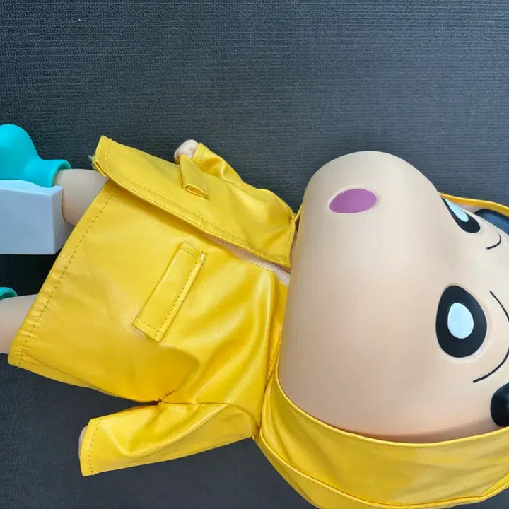 [BUNJANG] Crayon Shin-chan Big Raincoat Figure / (택포)짱구 빅 우비 피규어