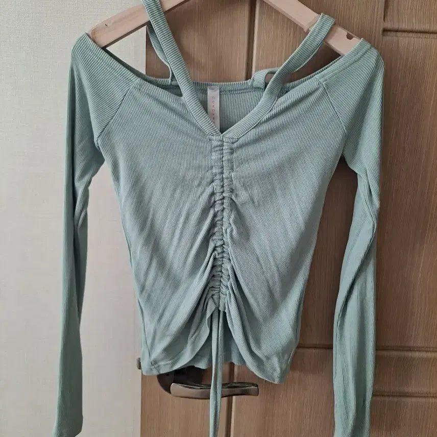 [BUNJANG] Open Shoulder T-shirt (S) / 오픈숄더 티셔츠 s