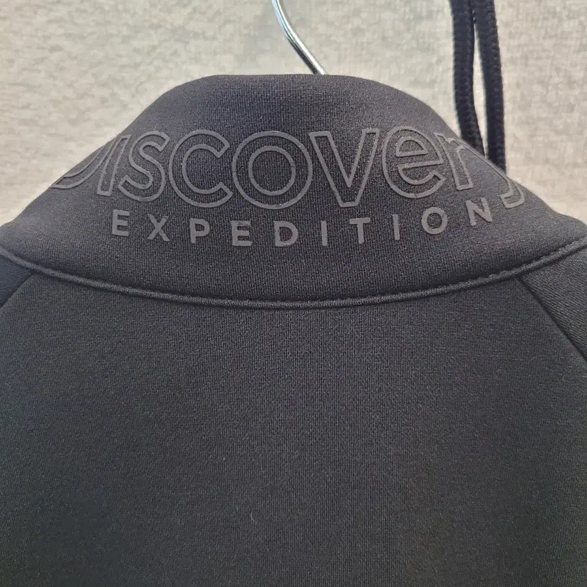 [BUNJANG] Discovery Black Track Jacket / 디스커버리 블랙 트랙 자켓