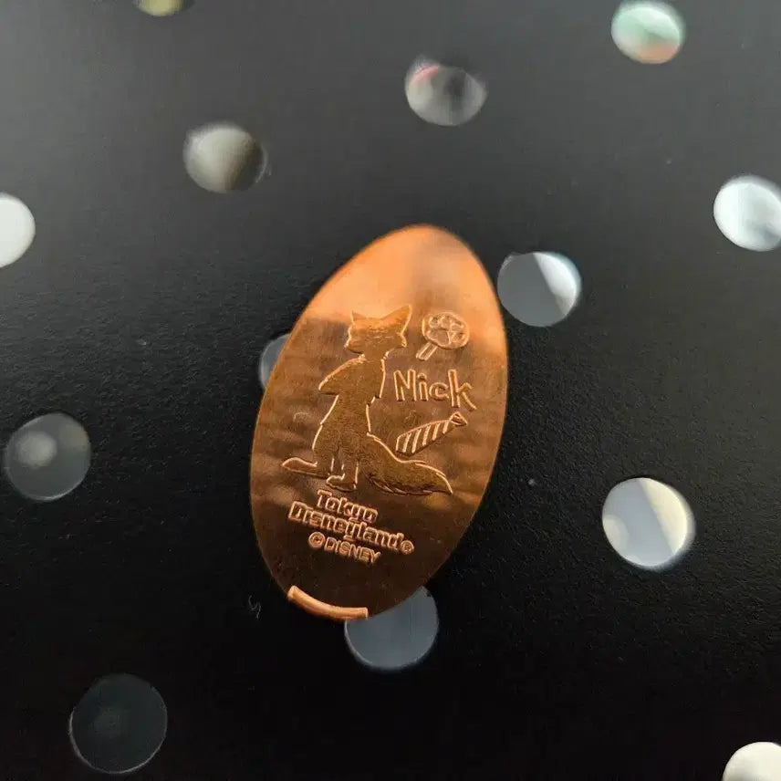[BUNJANG] Tokyo Disneyland Nick Wilde Commemorative Coin / 도쿄 디즈니랜드 닉 프레스 기념주화