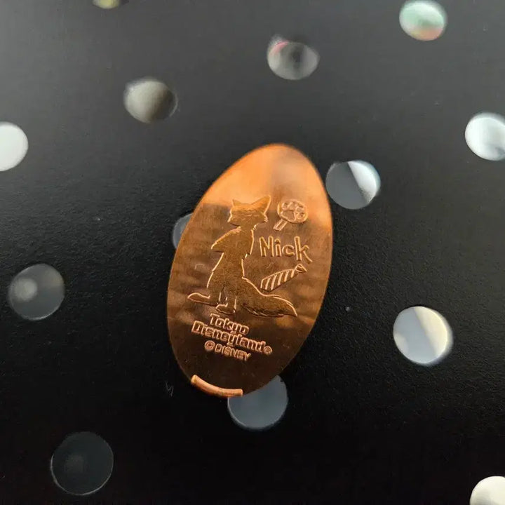 [BUNJANG] Tokyo Disneyland Nick Wilde Commemorative Coin / 도쿄 디즈니랜드 닉 프레스 기념주화