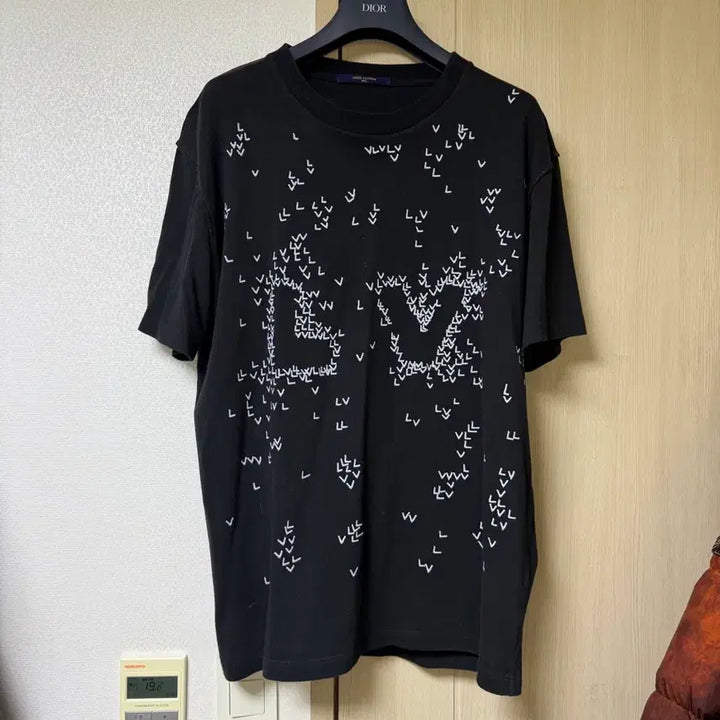 [BUNJANG] Louis Vuitton Spread Embroidered T-shirt / [L] 루이비통 스프레드 반팔티셔츠