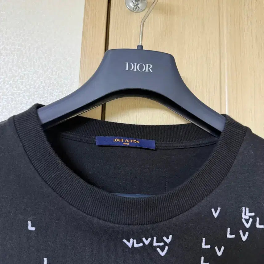 [BUNJANG] Louis Vuitton Spread Embroidered T-shirt / [L] 루이비통 스프레드 반팔티셔츠