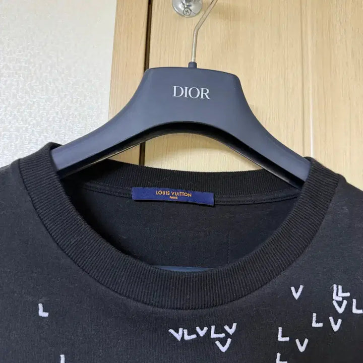 [BUNJANG] Louis Vuitton Spread Embroidered T-shirt / [L] 루이비통 스프레드 반팔티셔츠