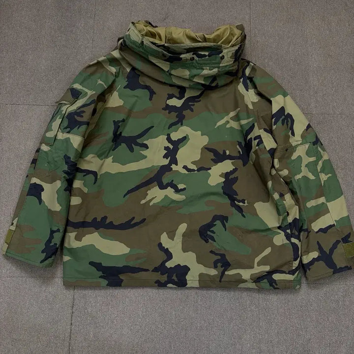 [BUNJANG] US Army ECWCS Gore-Tex Camo Jacket / us army ECWCS 미군 밀리터리 고어텍스 카모 자켓