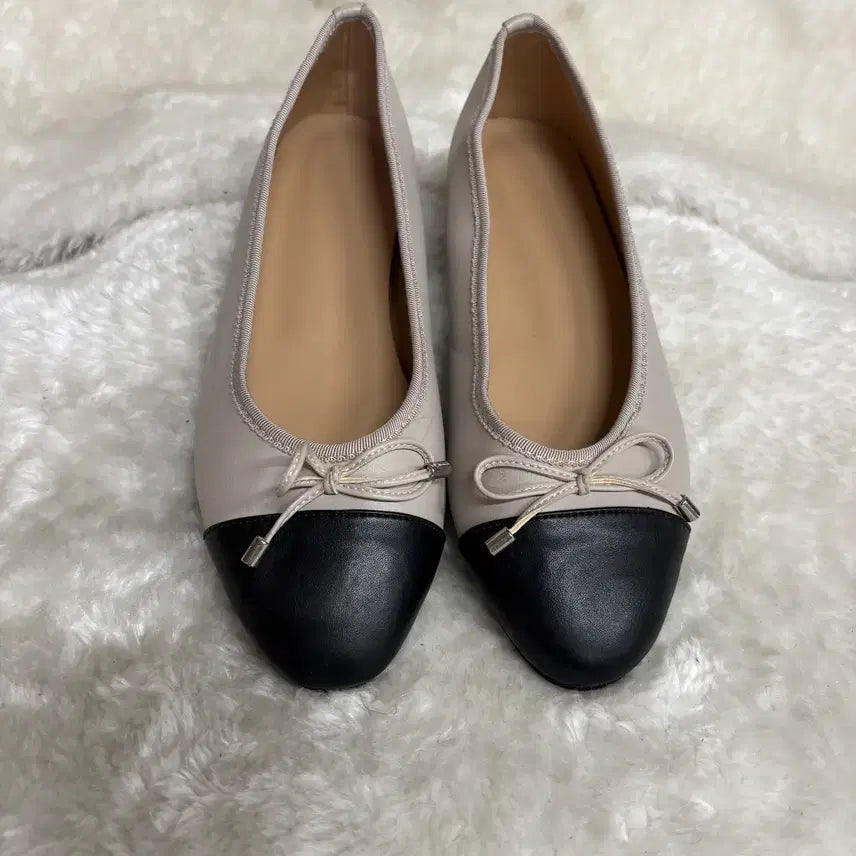 [BUNJANG] Two-Tone Ribbon Flat Shoes / 투톤 배색 리본 플랫 슈즈