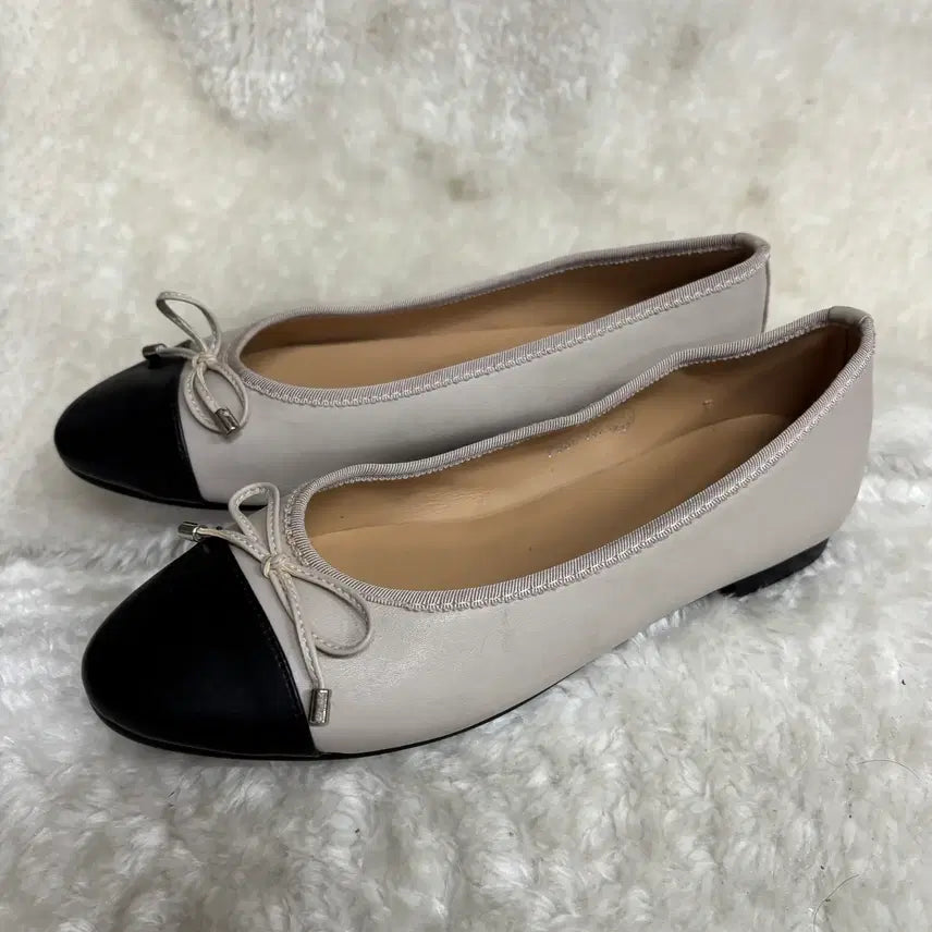 [BUNJANG] Two-Tone Ribbon Flat Shoes / 투톤 배색 리본 플랫 슈즈