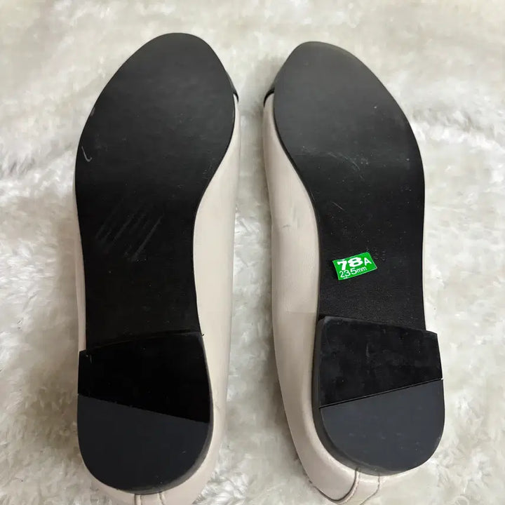 [BUNJANG] Two-Tone Ribbon Flat Shoes / 투톤 배색 리본 플랫 슈즈